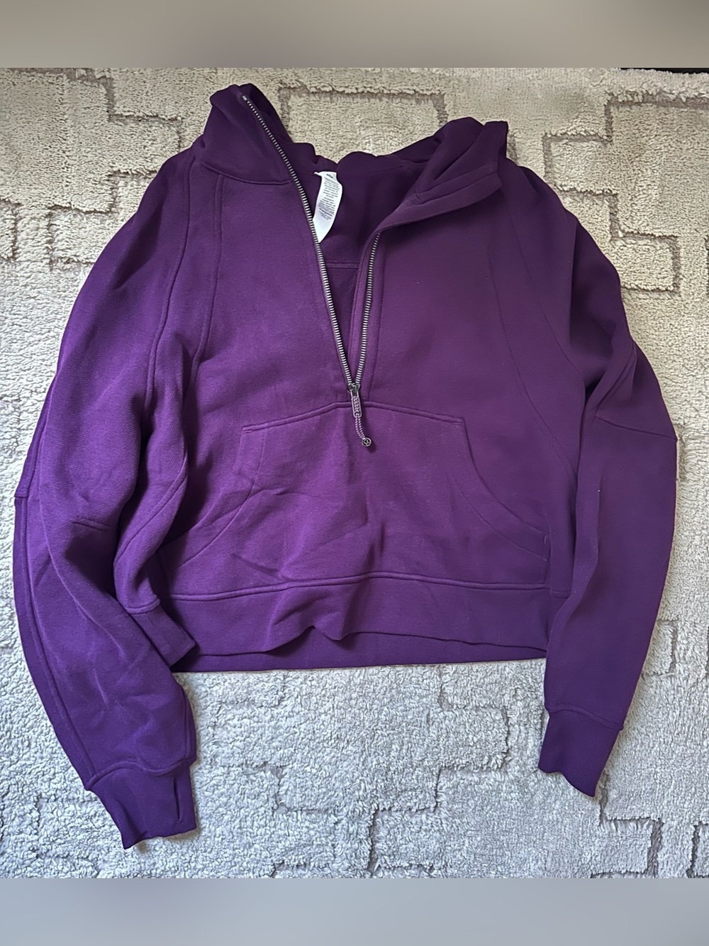 lululemon scuba in dramatic magenta size m/l